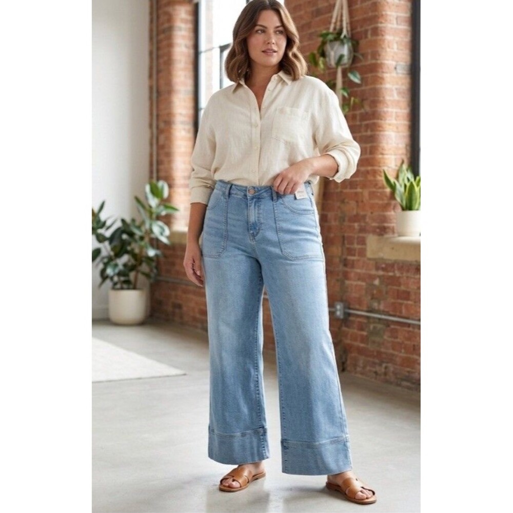 Allimy 16 Wide Leg Patch Pocket Flare Jeans Light Wash Retro High Rise